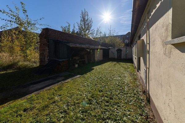 Grundstück seitlich