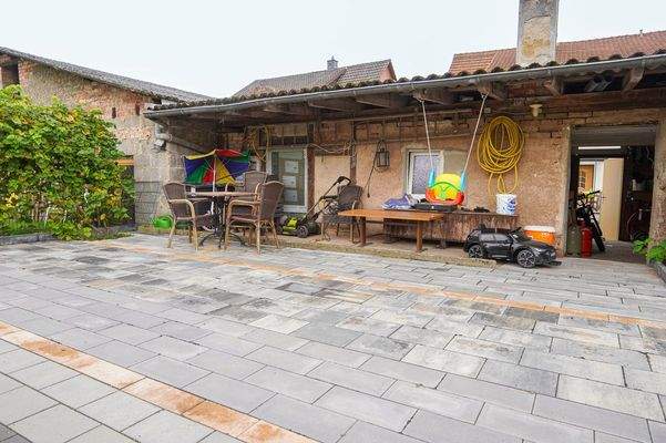 Große Gartenterrasse