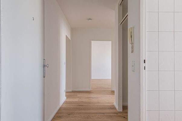 Wohnungszugang/-flur (spiegelverkehrtes Beispiel)