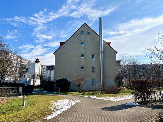 Stirnseite mit Garten