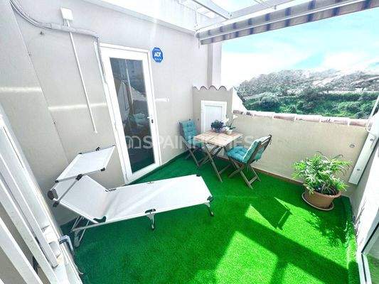 4-Bedroom Sea View Flat with Shared Pool in Benalmádena