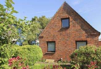 Ansicht und Vorgarten