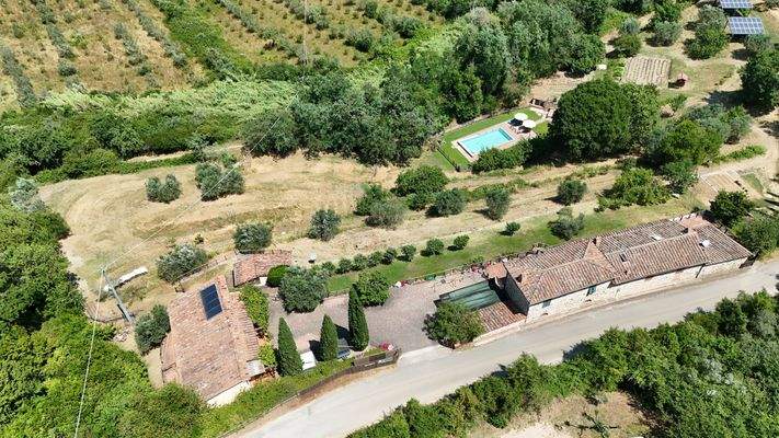Draufsicht Agriturismo mit Pool