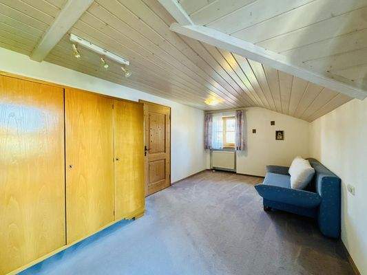 ZIMMER I DACHGESCHOSS