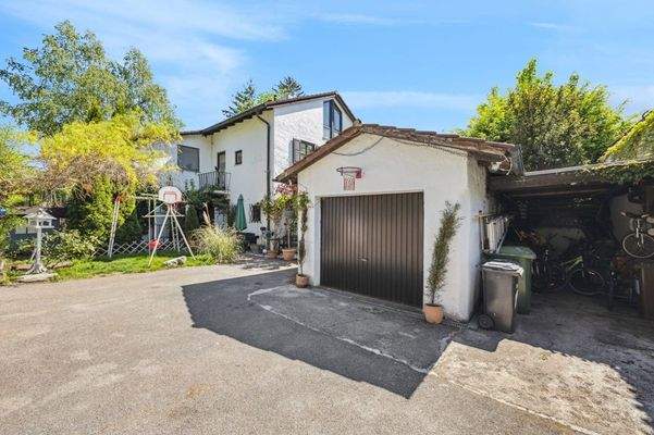 Garage sowie weitere Freiplätze