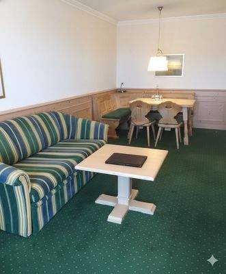 Wohnzimmer mit Essecke