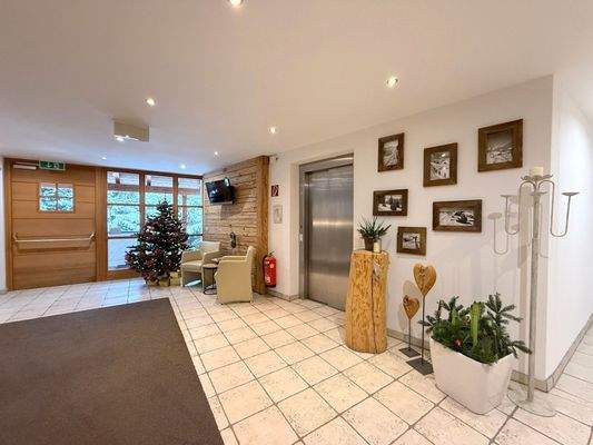 Eingangsbereich mit Lift