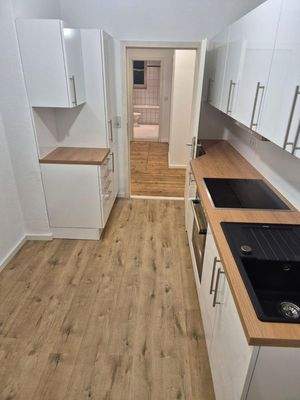 Küche (Blick Richtung Flur)