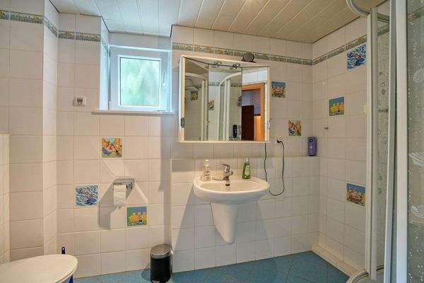 Duschbad im Kinderbereich 2