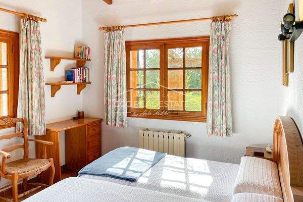 Erstes Schlafzimmer mit...