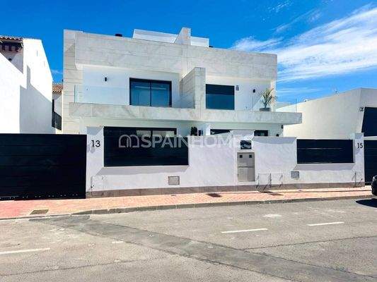 Spacious Semi Detached Homes with a Solarium in San Pedro