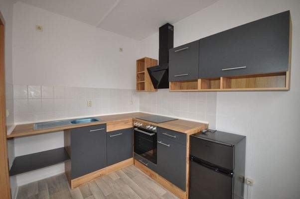 14 Küche mit Einbauküche.JPG