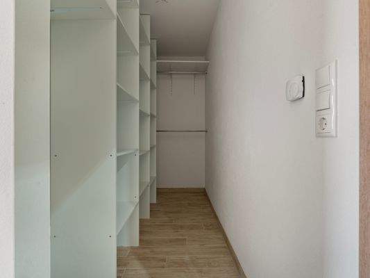 Obergeschoss - Begehbarer Kleiderschrank