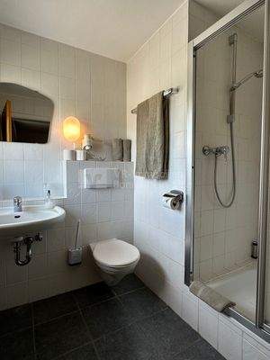 Bad im Einbettzimmer