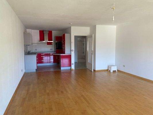 Wohn- und Esszimmer mit offener Küche