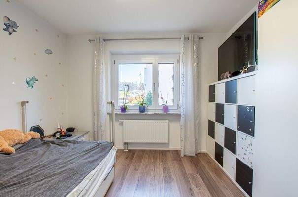 geräumiges Kinderzimmer