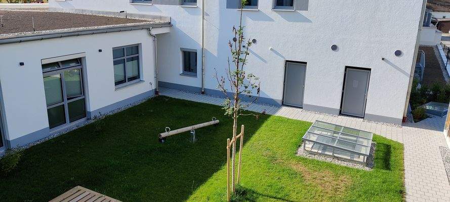 Blick von der Loggia in den Innenhof
