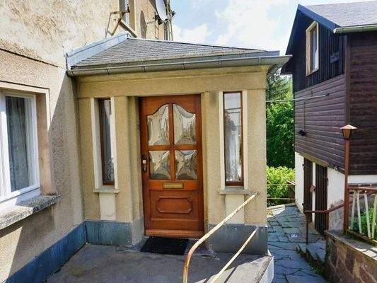 Eingangsbereich mit neuer Tür