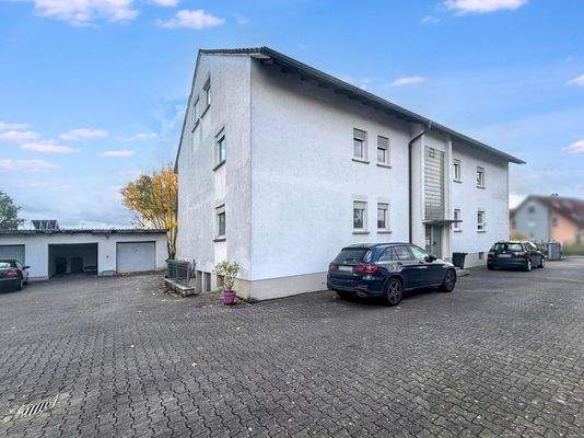 Ansicht vom Hof mit Garagen