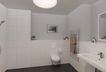 Modernes Badezimmer mit bodengleicher Dusche