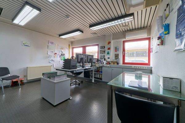 027_Verwaltung Büro 3 Total.jpg