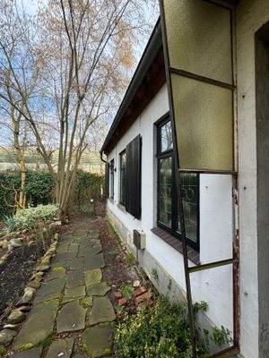 Seitenansicht zur Bahn