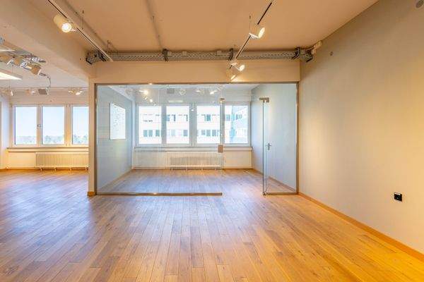 Separates Büro mit Glaswänden