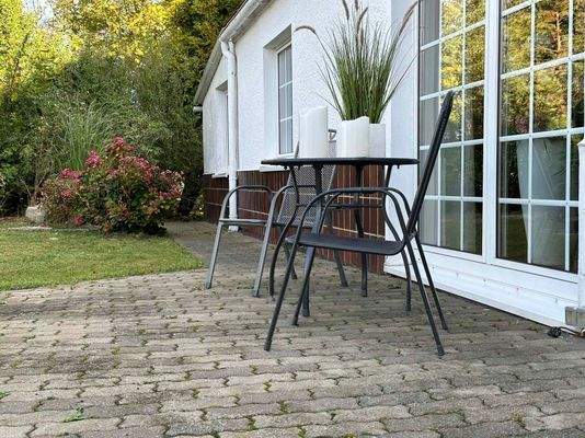 Terrasse im Vorgarten