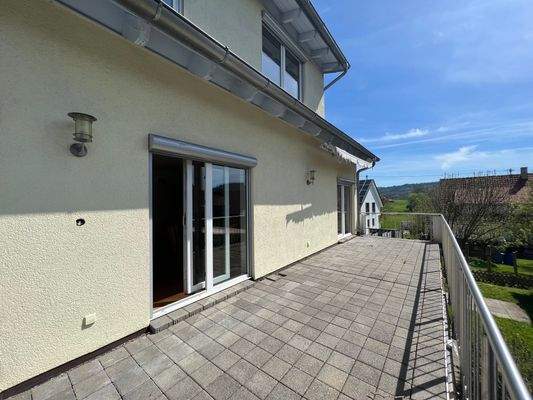 Großer Balkon im EG