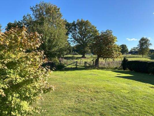 Garten mit Blick auf Weide