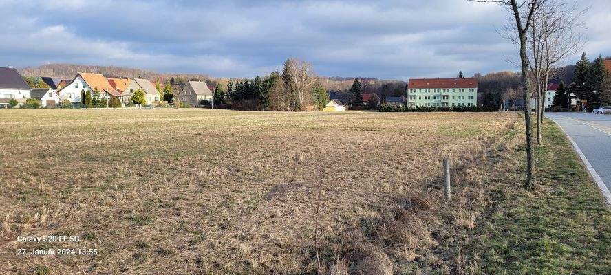 Die Baugrundstücke vor dem Ortseingang.jpg