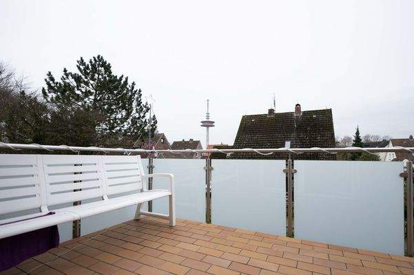 Balkon mit Glaselementen Windschutz 