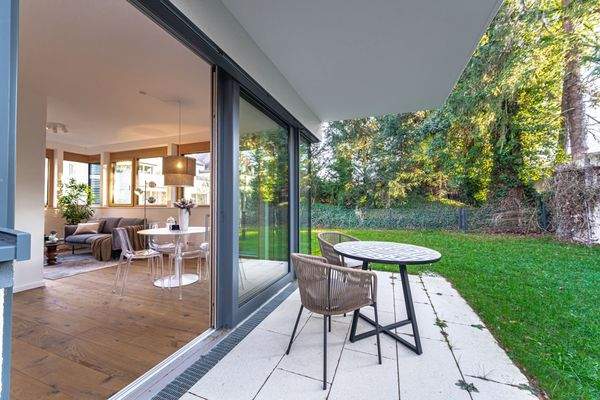 Große Schiebetüren zum Garten