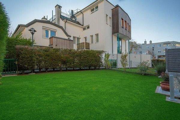 Großer Garten (Foto wurde mit KI bearbeitet)