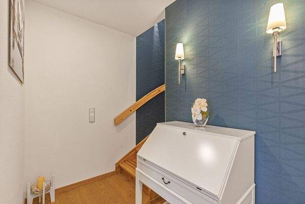 EG - Flur mit Treppe