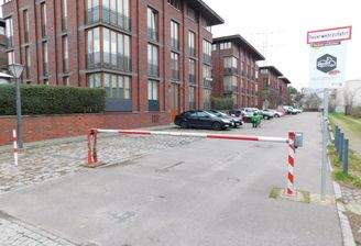 Zufahrt mit Schranke vom Malchower Weg