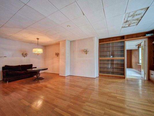 individuell nutzbares Zimmer im OG