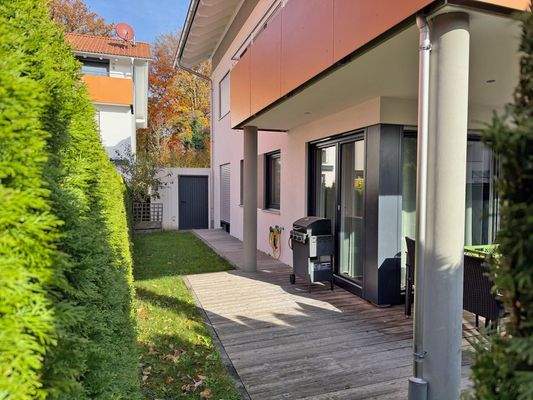 Zugang zur Garage über den Garten.jpg