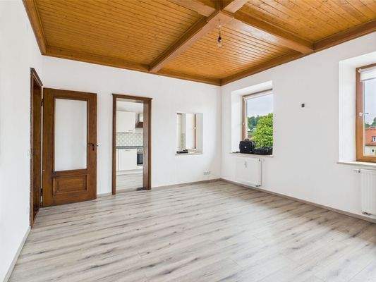 Wohn-/ Essberich mit Blick zur Küche