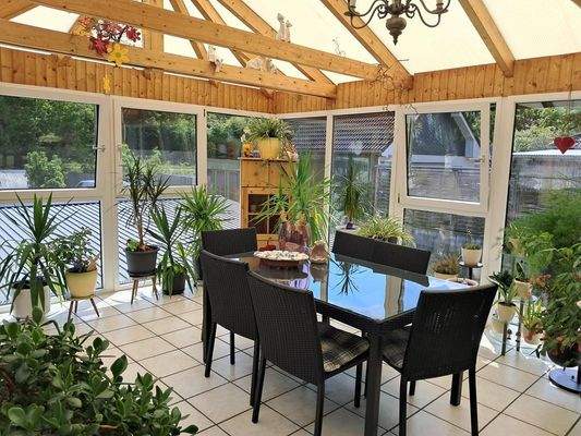 Großer heller Wintergarten
