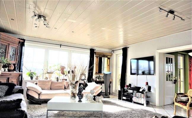 Blick ins Wohnzimmer 