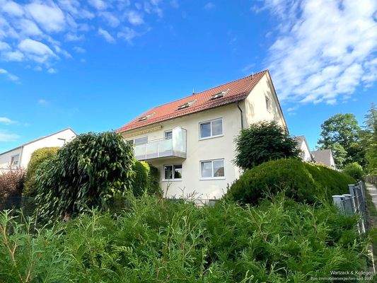 Haus und Garten mit viel Grün