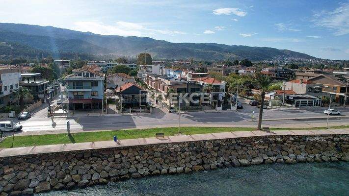 Seaview Villas with Private Gardens in İzmir Güzelbahçe