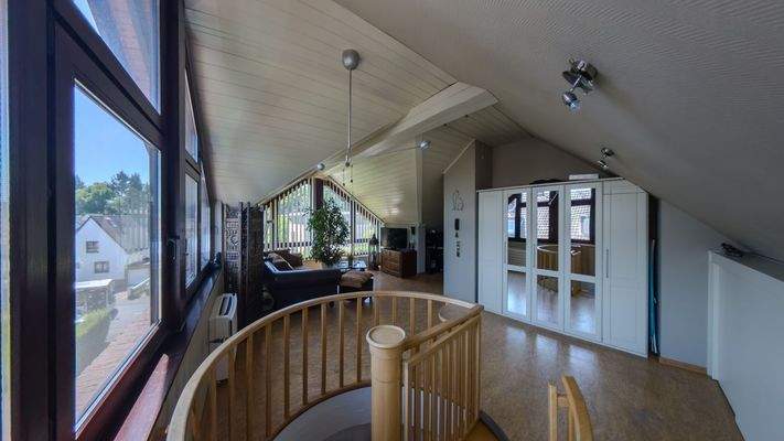 035 DG Wohnz Treppenseite 2.jpg