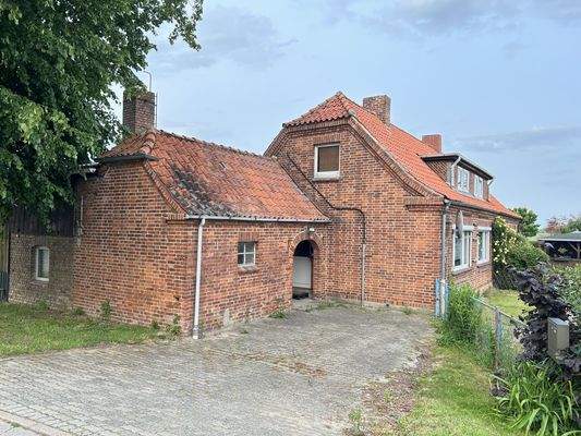 seitl. Ansicht mit Hauseingang