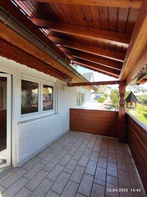 überdachter Balkon mit Aussicht