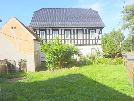 Wohnhaus Nebengebäude Garten.JPG