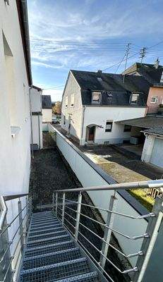 Weitblick über ruhige Wohnanlage