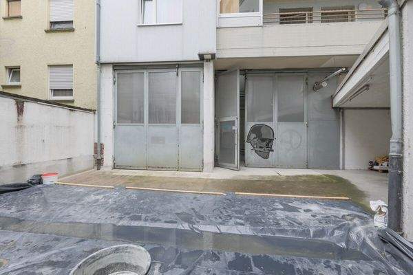 Innenhof und Eingang Halle