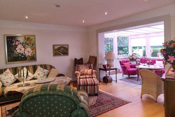 Wohnzimmer mit Wintergarten